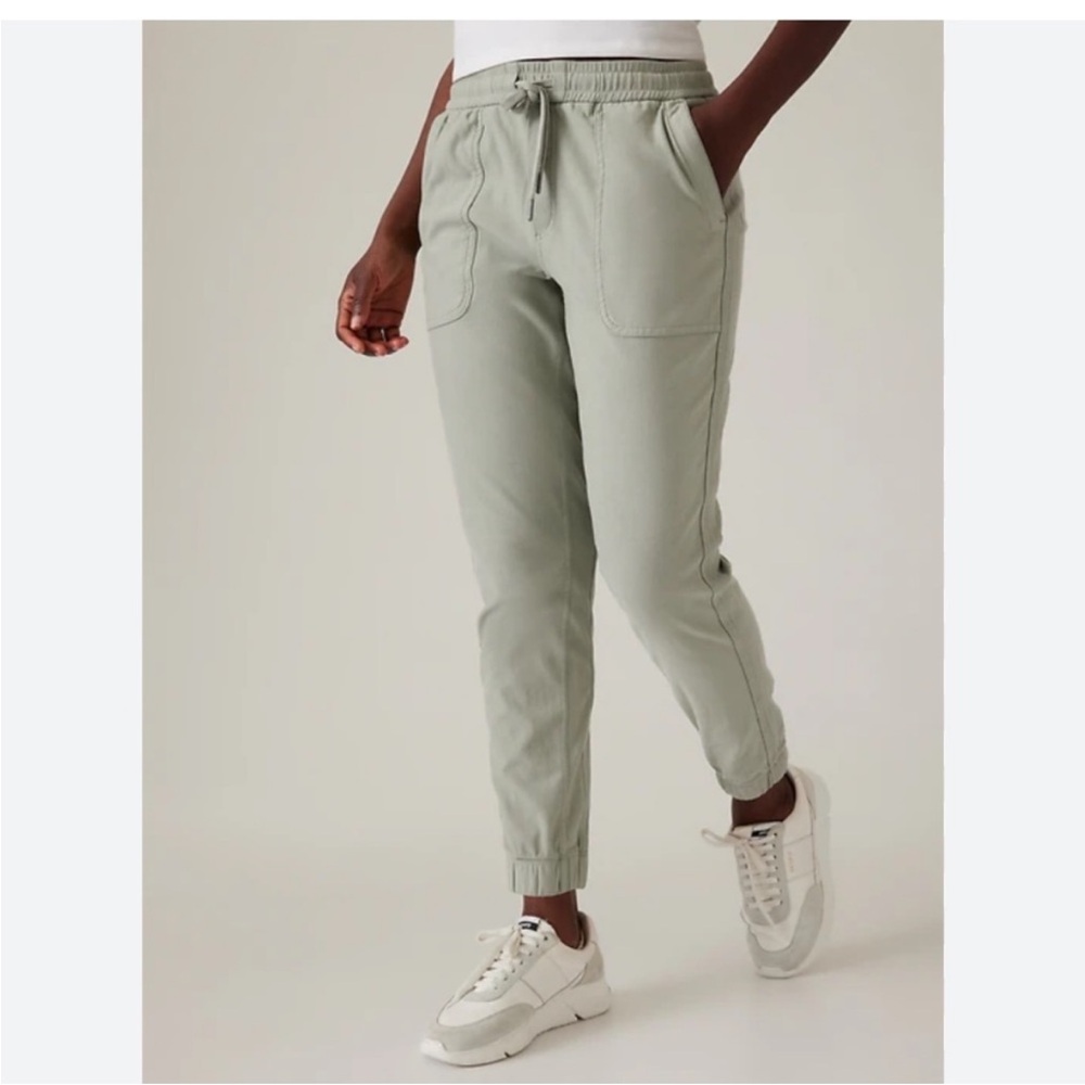 Athleta Farallon Joggers in Grayish Green - Size 2